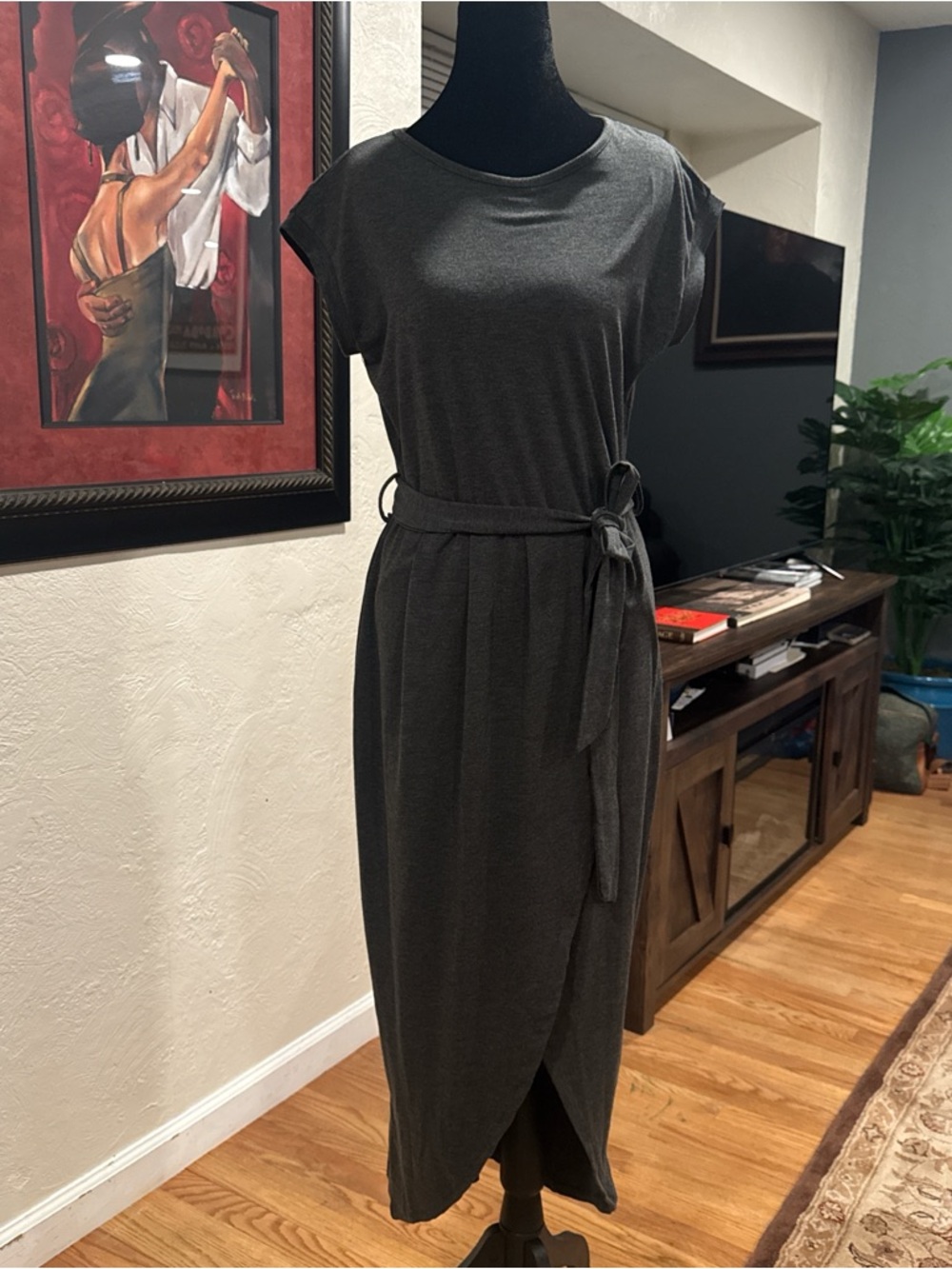 Women’s midi dress with fun tulip side slit and tie waist